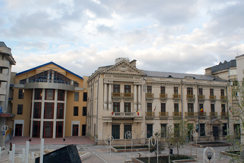 Sediul Muzeului de Istorie Galati. In stanga se observa Lapidarium-ul Sediul si Lapidarium-ul Muzeului de Istorie Galati